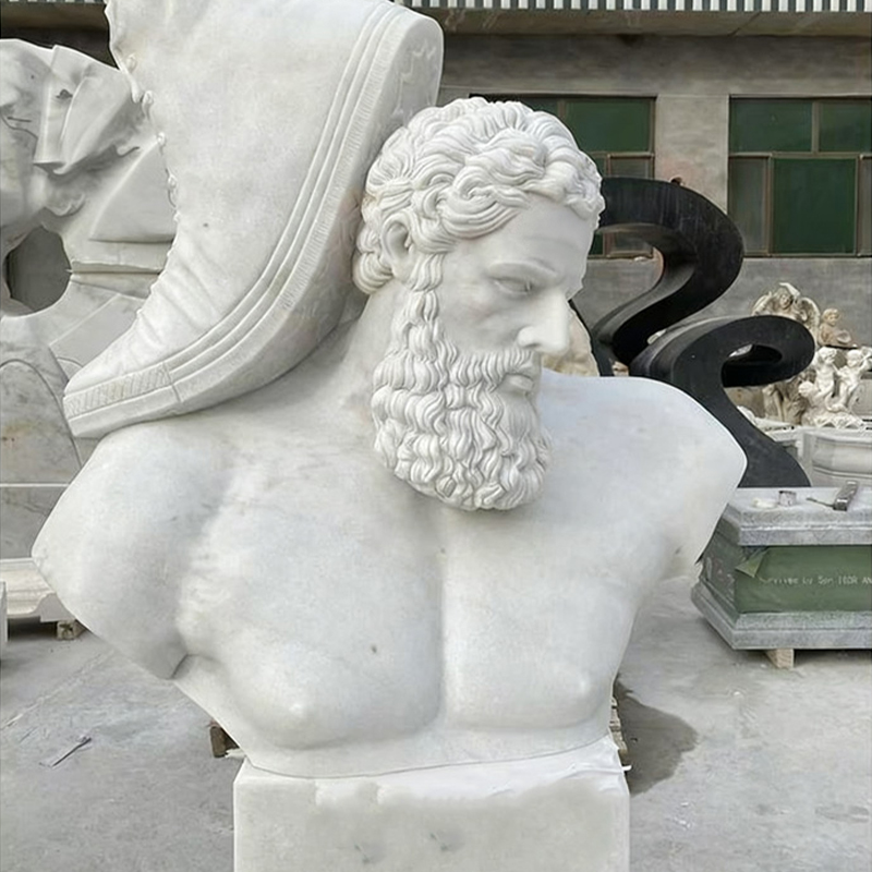 Белая мраморная скульптура человека в натуральную величину, вырезанная вручную