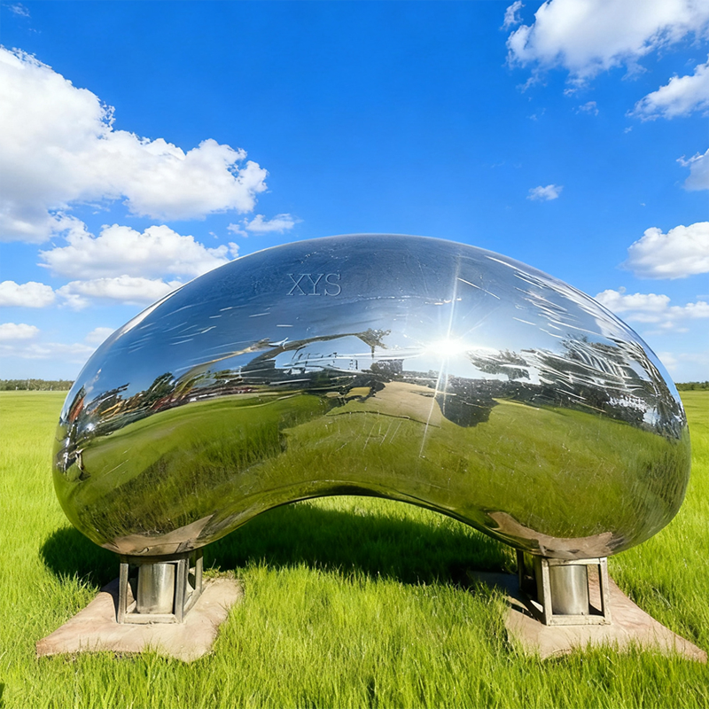 Абстрактная скульптура с зеркалом Cloud Pod